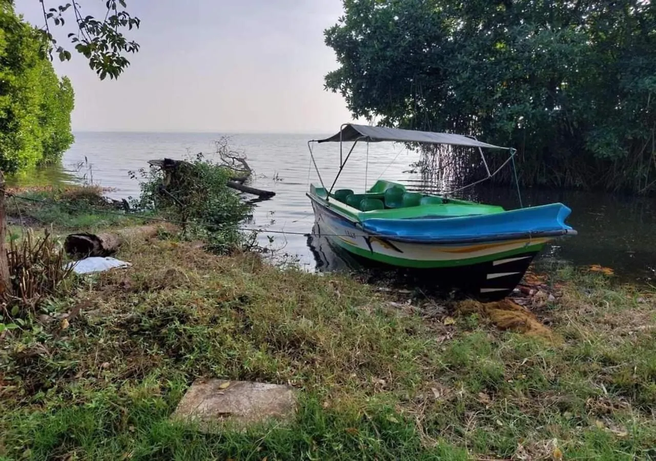Villa Crystal Lagoon Pamunugama Sri Lanka